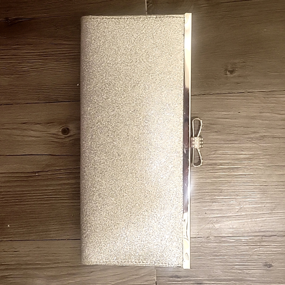 International concepts silver glittler clutch
